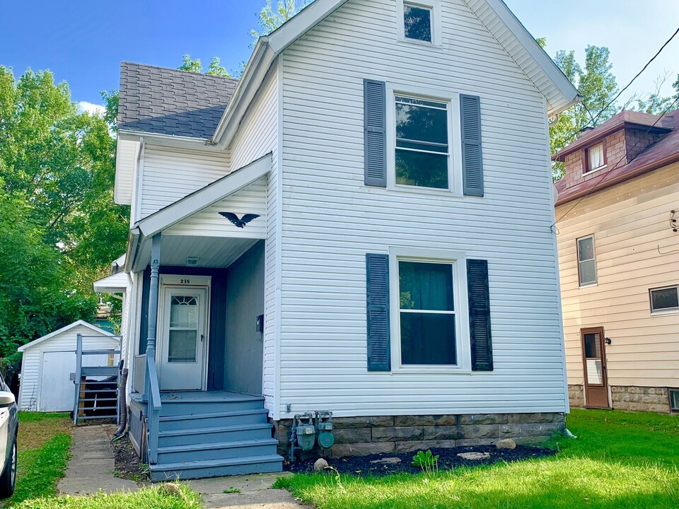 218 Gates Ave in Elyria, OH - Building Photo