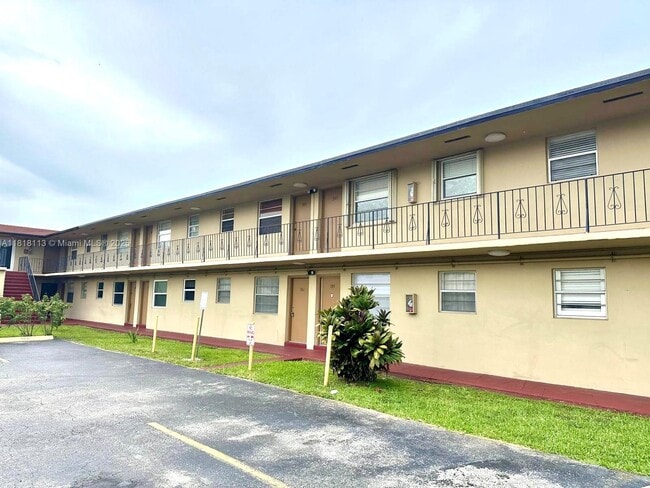 3905 SW 78th Ct in Miami, FL - Building Photo - Building Photo