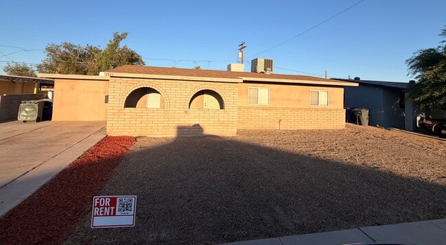 property at 2533 S Olivia Ave