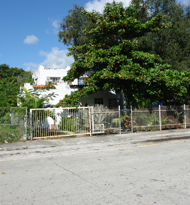 6810 NW 3rd Ave in Miami, FL - Building Photo - Building Photo