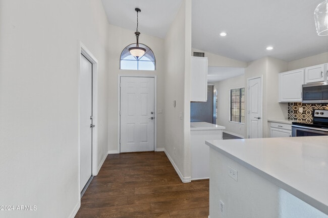 6529 W Paso Trail in Phoenix, AZ - Building Photo - Building Photo