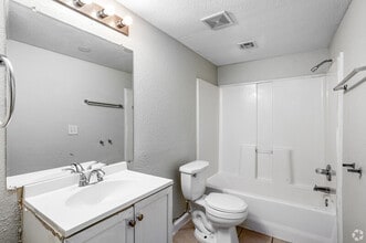 405 Tinker Diagonal St in Oklahoma City, OK - Building Photo - Building Photo