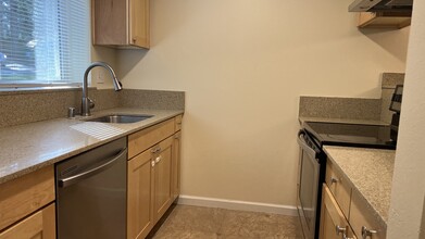 12906 8th Ave W, Unit A102 in Everett, WA - Building Photo - Building Photo
