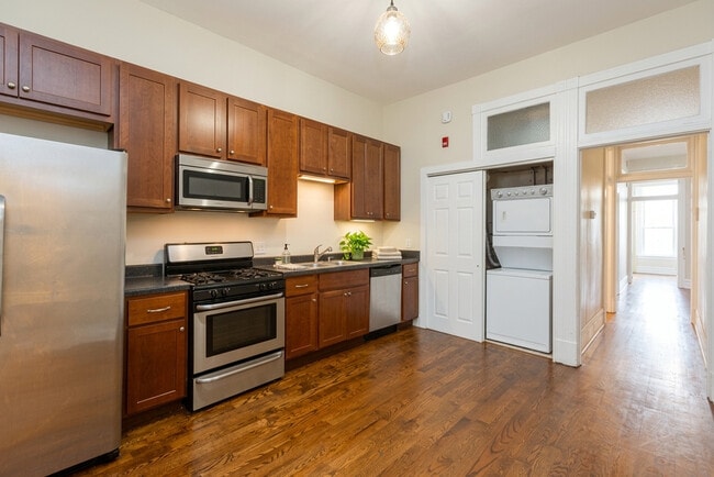 2445 W Harrison St in Chicago, IL - Building Photo - Building Photo