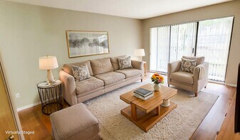 Sunshine Apartments in Abbotsford, BC - Building Photo