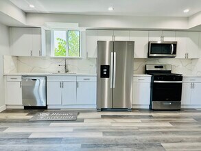 1301 N Kingsley Dr in Los Angeles, CA - Building Photo - Building Photo