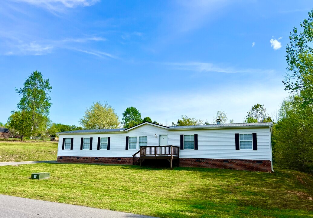 2024 Rocky Creek Ln in Dallas, NC - Building Photo