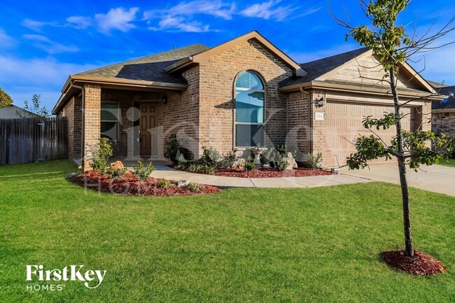 522 Cantebury Park Ln in Ponder, TX - Foto de edificio - Building Photo