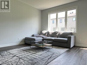 352 Crossway Ter in Ottawa, ON - Building Photo - Building Photo