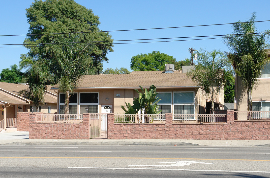 4962-4966 Sepulveda Blvd in Sherman Oaks, CA - Building Photo