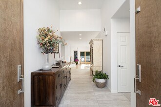 1708 Clear View Dr in Beverly Hills, CA - Building Photo - Building Photo