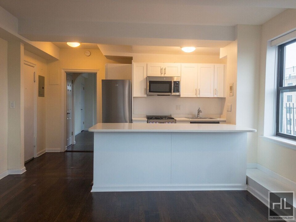 AMSTERDAM AVENUE in New York, NY - Building Photo