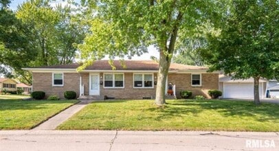 3161 5th St in East Moline, IL - Building Photo - Building Photo