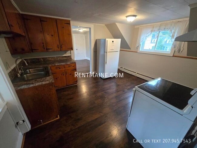 1237 State St in Veazie, ME - Building Photo - Building Photo