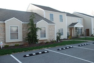 215 Driftwood Rd in Canonsburg, PA - Building Photo