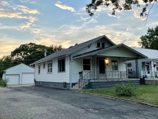 property at 2401 S Grant St