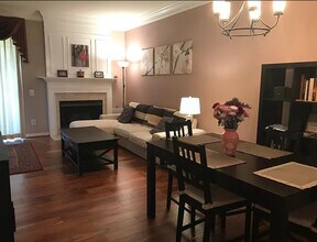 1813 Kenwood Ave in Alexandria, VA - Foto de edificio - Building Photo