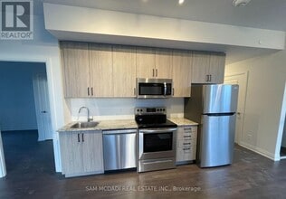 10 Meadowglen Pl in Toronto, ON - Building Photo - Building Photo