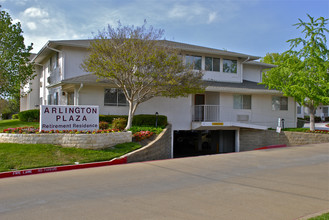 Arlington Plaza in Arlington, TX - Building Photo - Building Photo