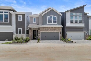 16030 Mason Run Dr in Houston, TX - Building Photo
