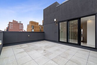 127 Avenue D in New York, NY - Building Photo - Building Photo