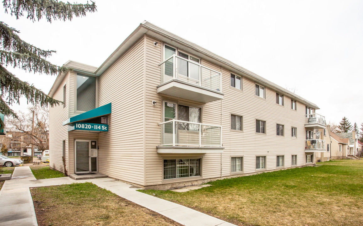 Westmore Apartments in Edmonton, AB - Building Photo