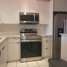 1920 Sabal Palm Dr in Davie, FL - Building Photo - Building Photo