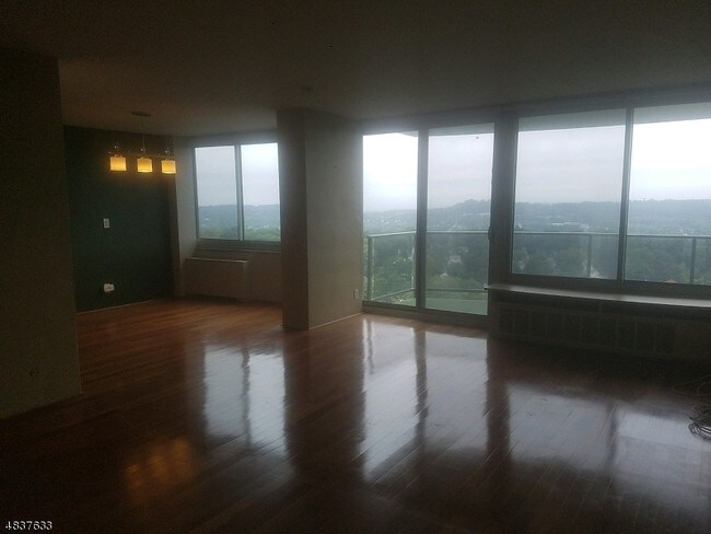 1 Claridge Dr-Unit -723 in Verona, NJ - Building Photo - Building Photo