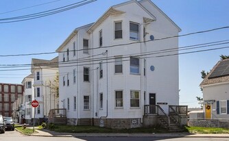 1037 Cove Rd, Unit 1 in New Bedford, MA - Building Photo