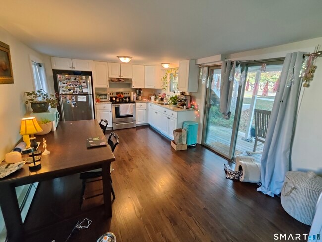 19 East St in Canton, CT - Building Photo - Building Photo