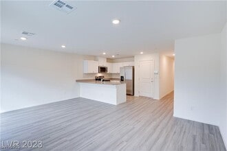 9923 Daffodil Hls St in Las Vegas, NV - Building Photo - Building Photo