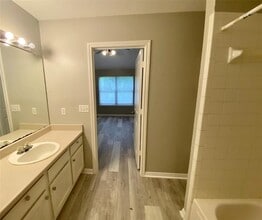 5710 Lark Creek Dr in Austin, TX - Building Photo - Building Photo