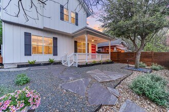 1811 Cedar Ave in Austin, TX - Building Photo - Building Photo