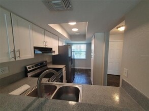 1891 Orange Blvd Way in Palm Harbor, FL - Foto de edificio - Building Photo