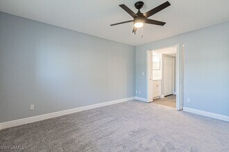 5745 Foxlake Dr in North Fort Myers, FL - Foto de edificio - Building Photo
