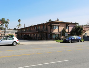 4520 Hazeltine Ave in Van Nuys, CA - Building Photo - Building Photo