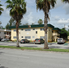 Sunrise Garden Apartments in Sunrise, FL - Building Photo - Building Photo