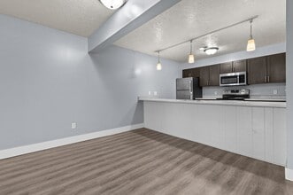 Fairfax Apartments - Lansing, MI in Lansing, MI - Building Photo - Building Photo