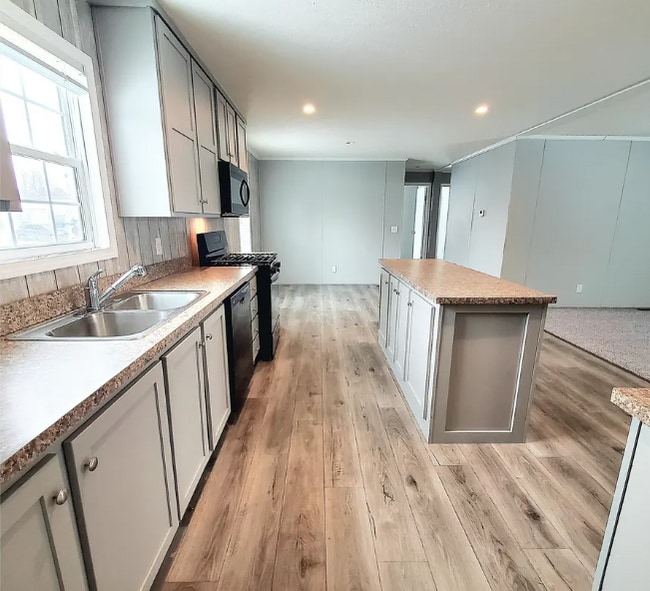 8026 Harbour Dr in Fair Haven, MI - Foto de edificio - Building Photo