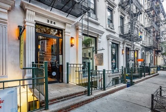 324-326 W 47th St in New York, NY - Building Photo - Building Photo