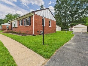 1709 Glenview Rd in Richmond, VA - Foto de edificio - Building Photo