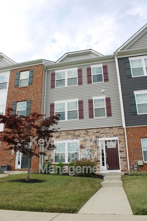 9818 Ruby Lockhart Blvd in Bowie, MD - Building Photo