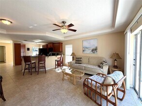 4766 Theodore Ave in Sarasota, FL - Foto de edificio - Building Photo