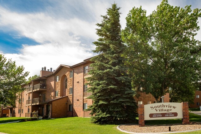 Southview Village in Fargo, ND - Foto de edificio - Building Photo