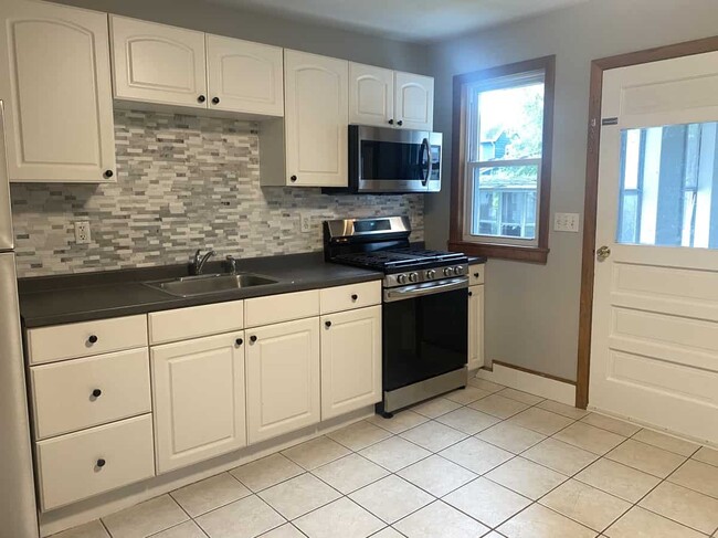 14 Boylston St in Easthampton, MA - Building Photo - Building Photo
