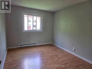 8800 Willoughby Dr in Niagara Falls, ON - Building Photo - Building Photo