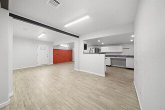 12995 Clarewood Dr in Houston, TX - Building Photo - Building Photo