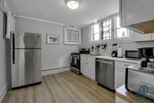 664 Auburn Ave in Buffalo, NY - Foto de edificio - Building Photo