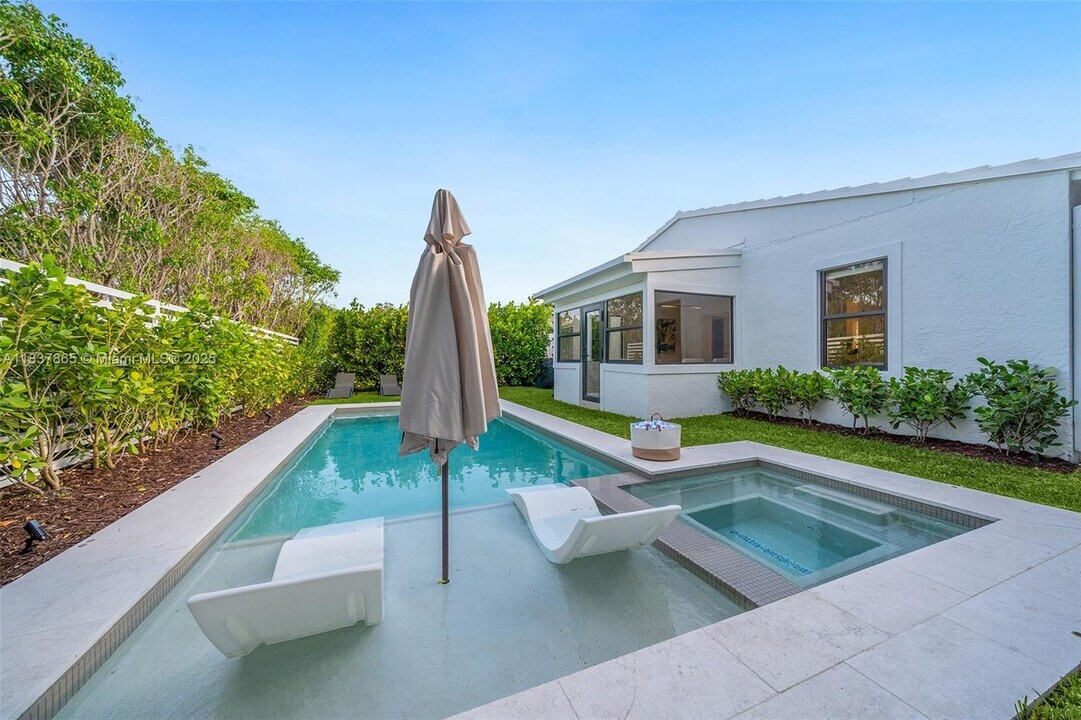 8844 Abbott Ave in Surfside, FL - Building Photo