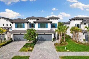 7578 Rockefeller Dr in Naples, FL - Building Photo